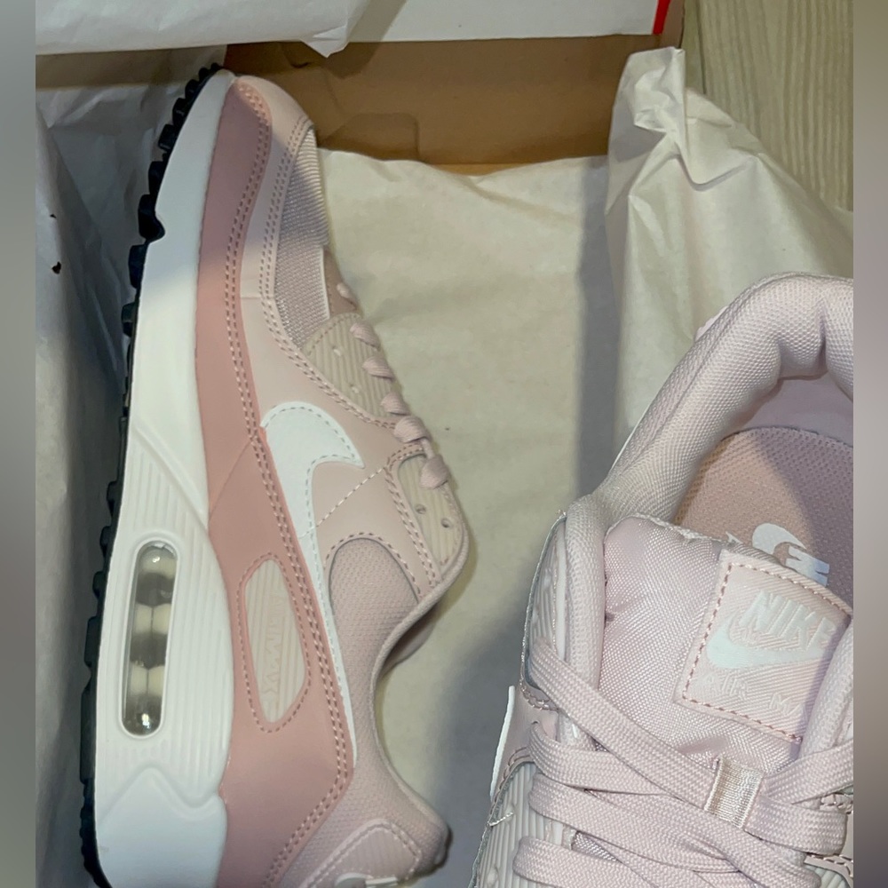 Nike Women's Air Max 90 Shoes - Picture 3 of 5